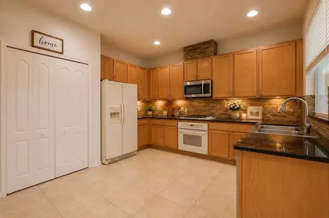 Kitchen - 4716 Mapletree Loop, Wesley Chapel, FL 33543 photo 1 of 3