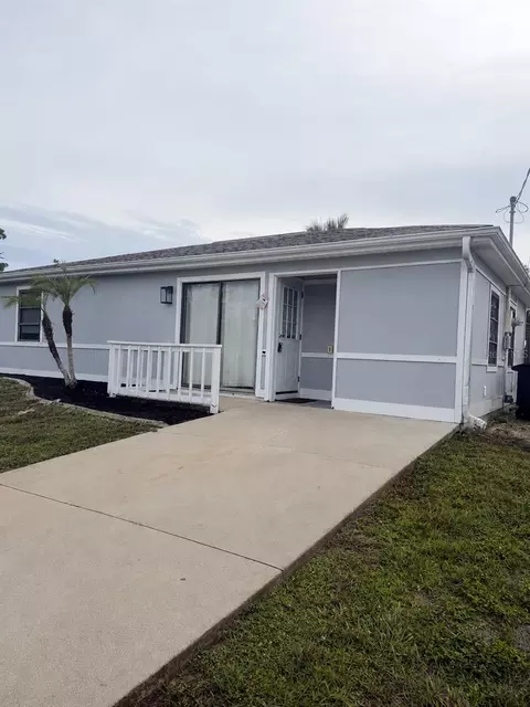 11748 Oceanspray Blvd, Englewood, FL 34224