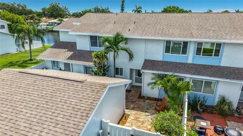 6537 Cape Hatteras Way NE #2, Saint Petersburg, FL 33702