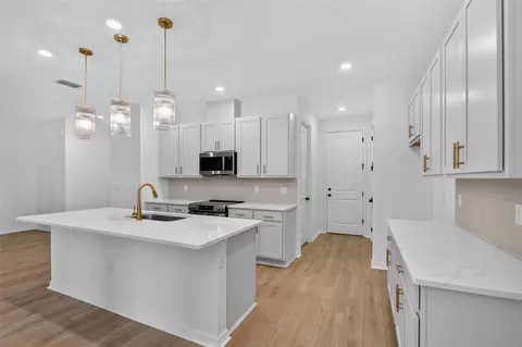 Kitchen - 1634 Cane Bamboo Dr, Saint Cloud, FL 34771 photo 2 of 4