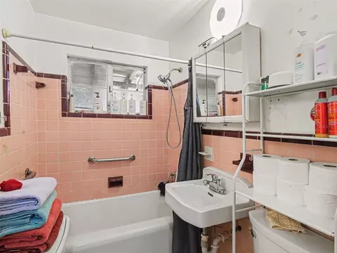 Bath - 2839 19th St W, Bradenton, FL 34205 photo 2 of 2
