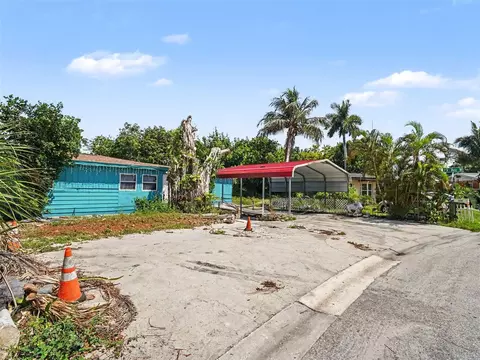 Exterior - 2839 19th St W, Bradenton, FL 34205 photo 2 of 9