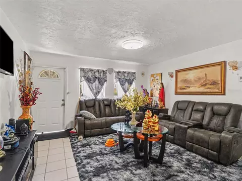 Living - 2839 19th St W, Bradenton, FL 34205 photo 2 of 3