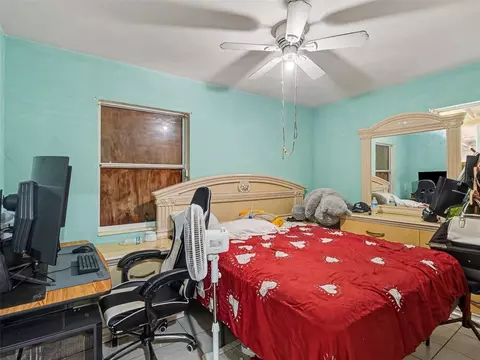 Bedroom - 2839 19th St W, Bradenton, FL 34205 photo 6 of 6