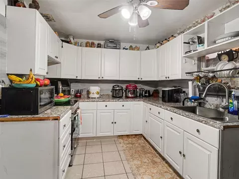 Kitchen - 2839 19th St W, Bradenton, FL 34205 photo 1 of 2