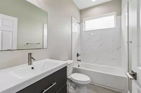 Bath - 8528 Patsy St, Tampa, FL 33615 photo 8 of 9