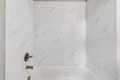 Bath - 8528 Patsy St, Tampa, FL 33615 photo 7 of 9