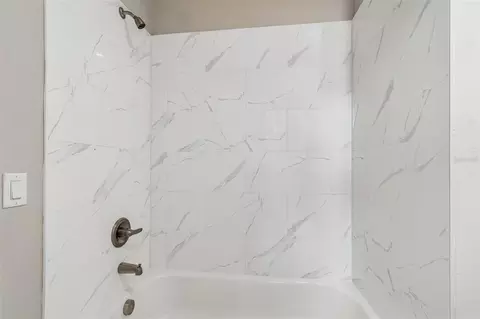 Bath - 8528 Patsy St, Tampa, FL 33615 photo 6 of 9