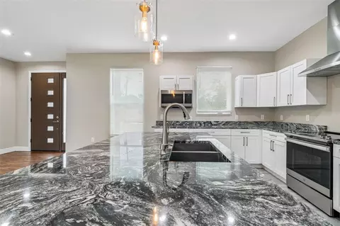 Kitchen - 8528 Patsy St, Tampa, FL 33615 photo 3 of 4