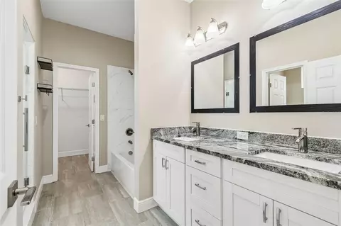 Bath - 8528 Patsy St, Tampa, FL 33615 photo 3 of 9