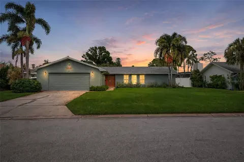 6241 Tanglewood Dr NE, Saint Petersburg, FL 33702