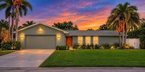 6241 Tanglewood Dr NE, Saint Petersburg, FL 33702