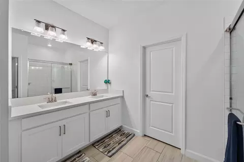Bath - 12569 Lily Quartz Loop, Parrish, FL 34219 photo 1 of 5