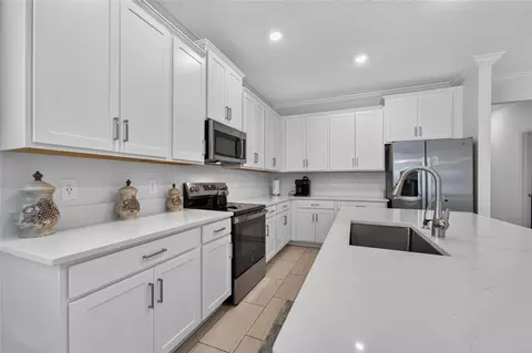 Kitchen - 12569 Lily Quartz Loop, Parrish, FL 34219 photo 3 of 5