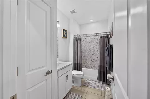 Bath - 12569 Lily Quartz Loop, Parrish, FL 34219 photo 3 of 5