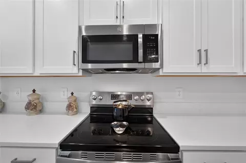 Kitchen - 12569 Lily Quartz Loop, Parrish, FL 34219 photo 4 of 5