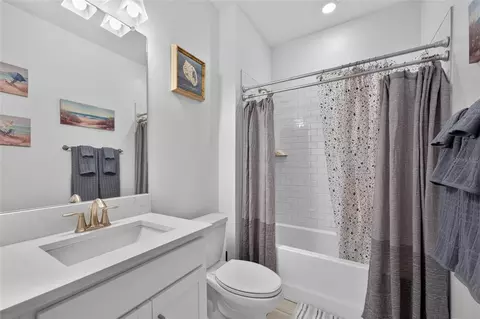 Bath - 12569 Lily Quartz Loop, Parrish, FL 34219 photo 5 of 5