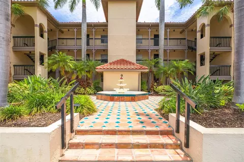 2400 Feather Sound Dr #914, Clearwater, FL 33762