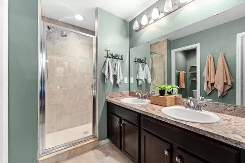 Bath - 10427 Rivercrest Dr, Riverview, FL 33578 photo 1 of 2