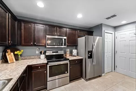 Kitchen - 10427 Rivercrest Dr, Riverview, FL 33578 photo 3 of 4