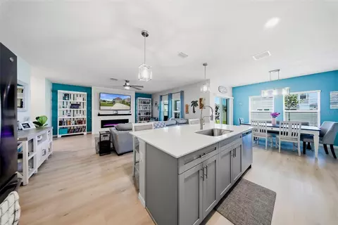 Kitchen - 12953 Camarillo Pl, Lithia, FL 33547 photo 6 of 6