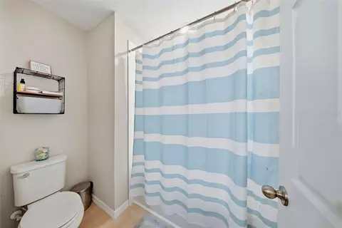Bath - 12953 Camarillo Pl, Lithia, FL 33547 photo 2 of 5