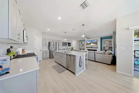Kitchen - 12953 Camarillo Pl, Lithia, FL 33547 photo 4 of 6