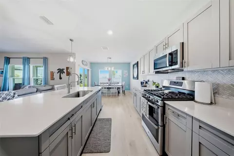 Kitchen - 12953 Camarillo Pl, Lithia, FL 33547 photo 5 of 6
