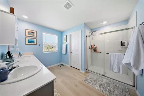 Bath - 12953 Camarillo Pl, Lithia, FL 33547 photo 4 of 5
