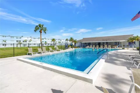 4715 Bay St NE #320, Saint Petersburg, FL 33703