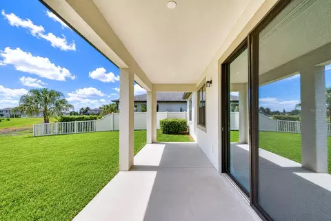 Exterior - 1621 Leaf Flower Ln, Lutz, FL 33558 photo 16 of 20