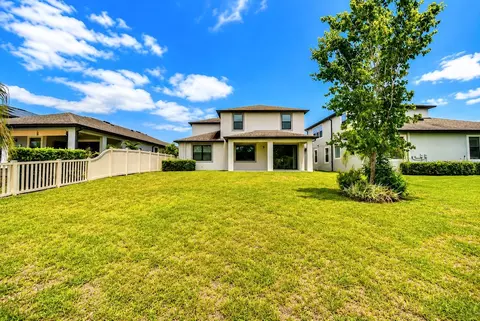 Exterior - 1621 Leaf Flower Ln, Lutz, FL 33558 photo 10 of 20