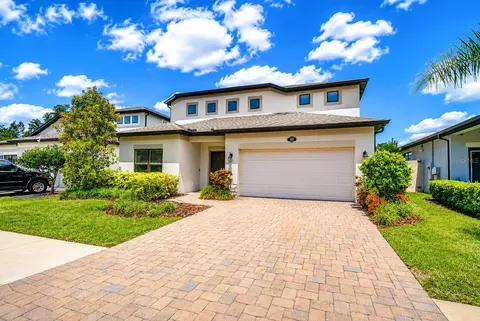 Exterior - 1621 Leaf Flower Ln, Lutz, FL 33558 photo 6 of 20
