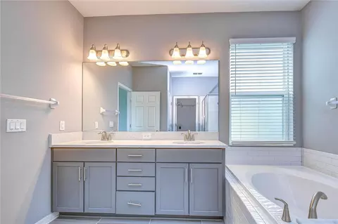 Bath - 1621 Leaf Flower Ln, Lutz, FL 33558 photo 6 of 7