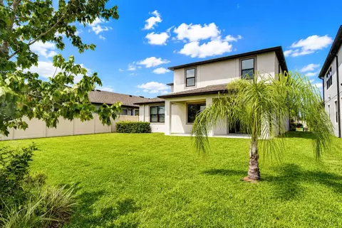 Exterior - 1621 Leaf Flower Ln, Lutz, FL 33558 photo 12 of 20