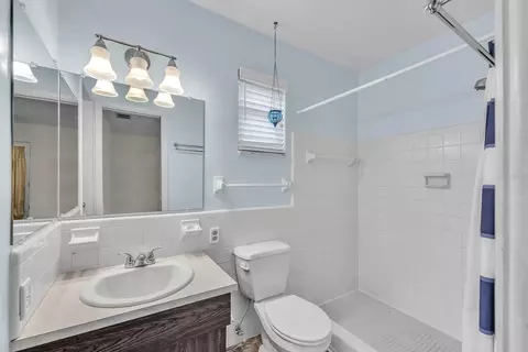 Bath - 11081 143rd St, Largo, FL 33774 photo 1 of 2