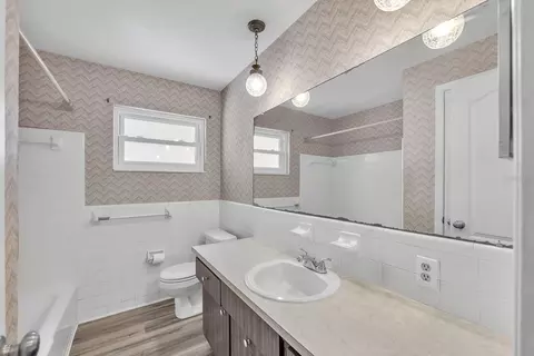 Bath - 11081 143rd St, Largo, FL 33774 photo 2 of 2