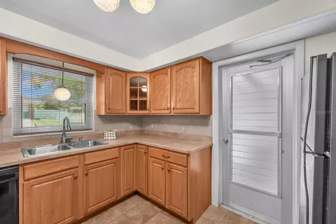 Kitchen - 11081 143rd St, Largo, FL 33774 photo 4 of 4
