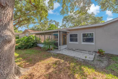 Exterior - 11081 143rd St, Largo, FL 33774 photo 5 of 9