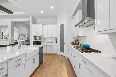 Kitchen - 6092 Hidden Branch Dr, Apollo Beach, FL 33572 photo 3 of 5