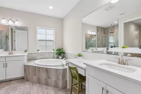 Bath - 6092 Hidden Branch Dr, Apollo Beach, FL 33572 photo 2 of 7