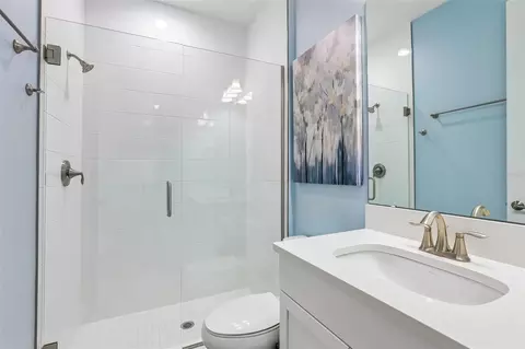 Bath - 6092 Hidden Branch Dr, Apollo Beach, FL 33572 photo 5 of 7