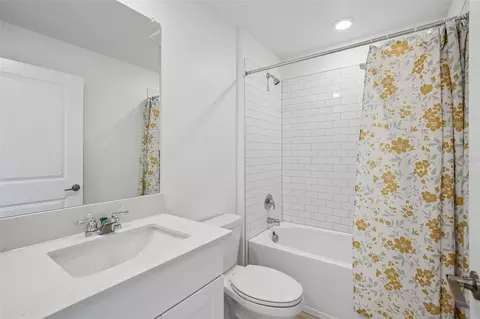 Bath - 15005 Emerson Field St, Wimauma, FL 33598 photo 2 of 2
