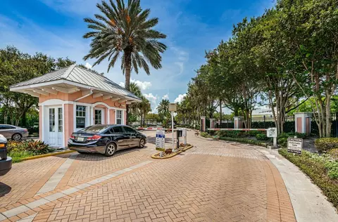 5215 Coquina Key Dr SE #B, Saint Petersburg, FL 33705