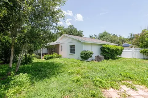 Exterior - 902 Shangri La Dr, Seffner, FL 33584 photo 5 of 8