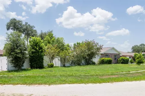 Exterior - 902 Shangri La Dr, Seffner, FL 33584 photo 8 of 8