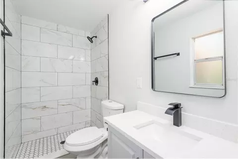 Bath - 902 Shangri La Dr, Seffner, FL 33584 photo 2 of 2