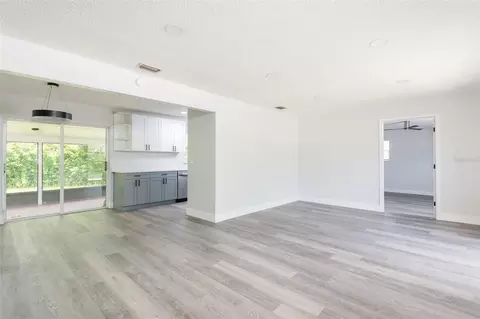 Living - 902 Shangri La Dr, Seffner, FL 33584 photo 3 of 6