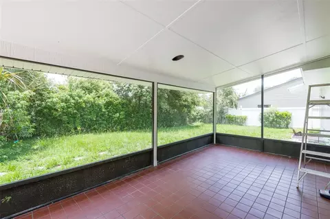Exterior - 902 Shangri La Dr, Seffner, FL 33584 photo 3 of 8