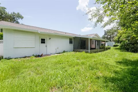 Exterior - 902 Shangri La Dr, Seffner, FL 33584 photo 6 of 8